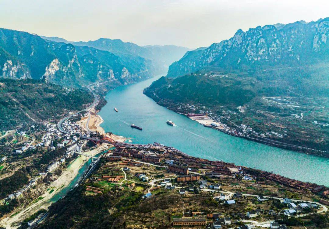 漫步武汉小巷，邂逅湖北特色小店秘境